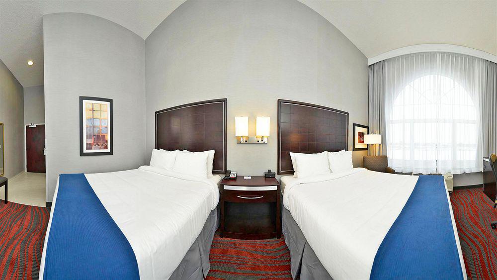 Holiday Inn Express Hotel & Suites Detroit-Utica By Ihg Dış mekan fotoğraf