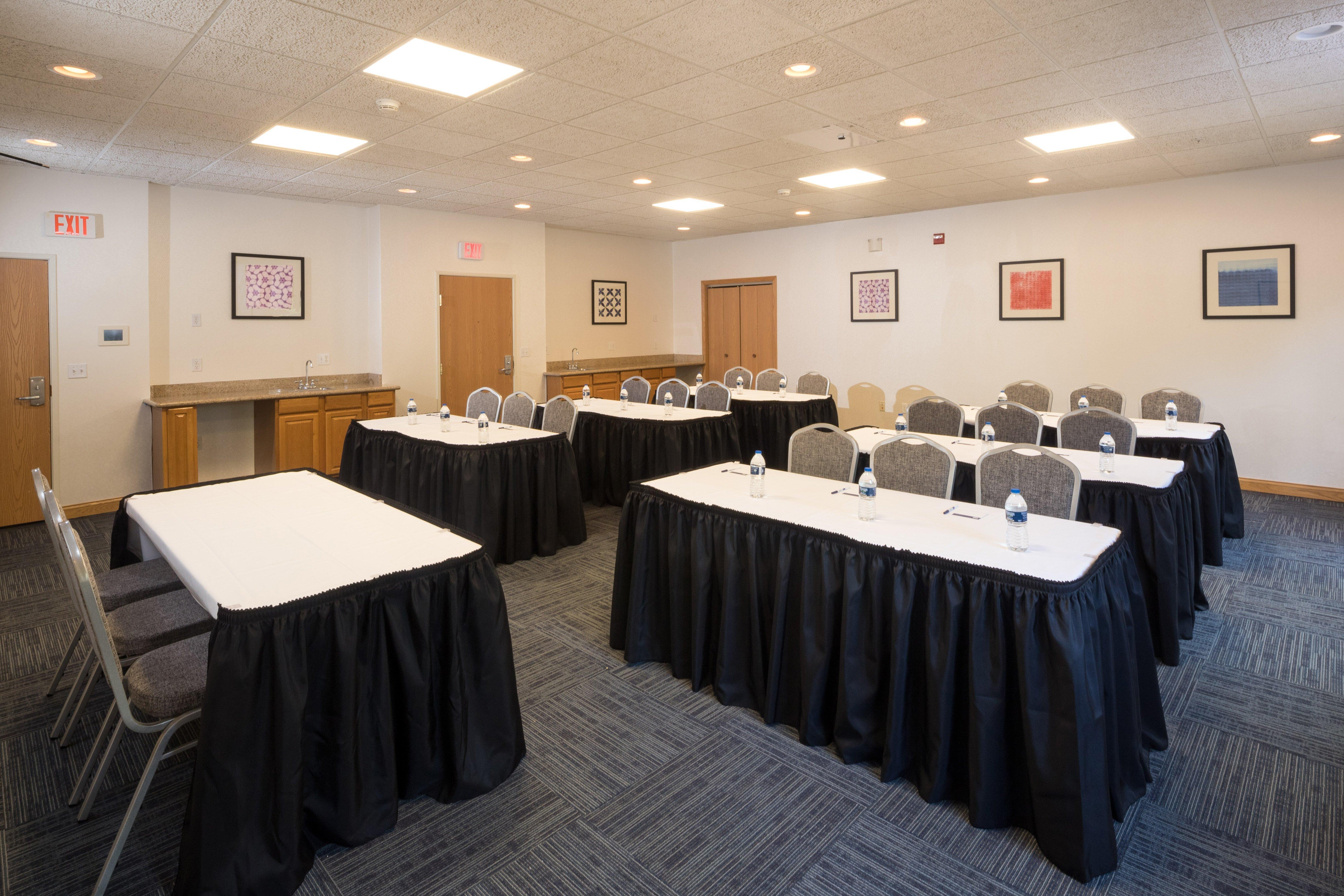 Holiday Inn Express Hotel & Suites Detroit-Utica By Ihg Dış mekan fotoğraf