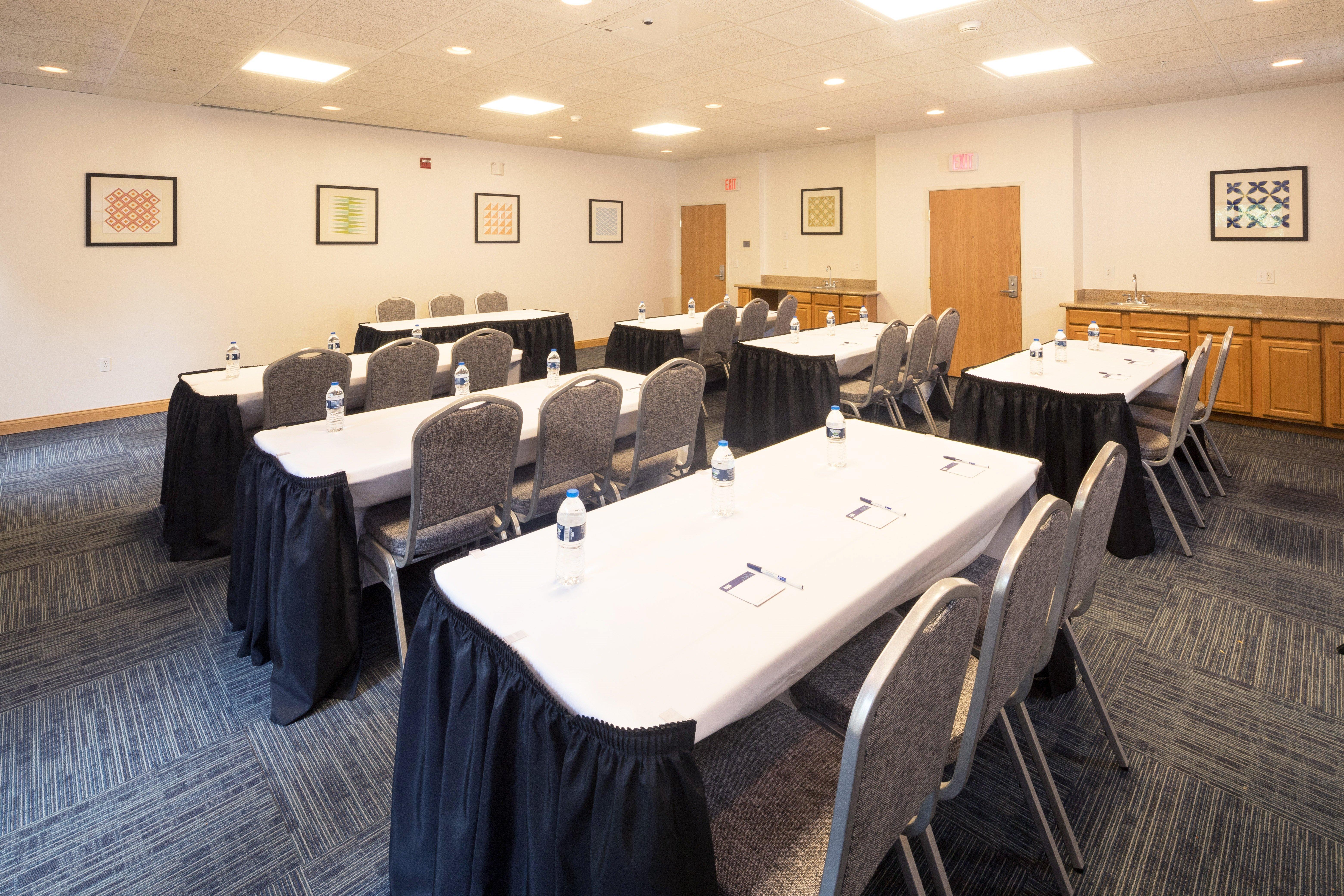 Holiday Inn Express Hotel & Suites Detroit-Utica By Ihg Dış mekan fotoğraf