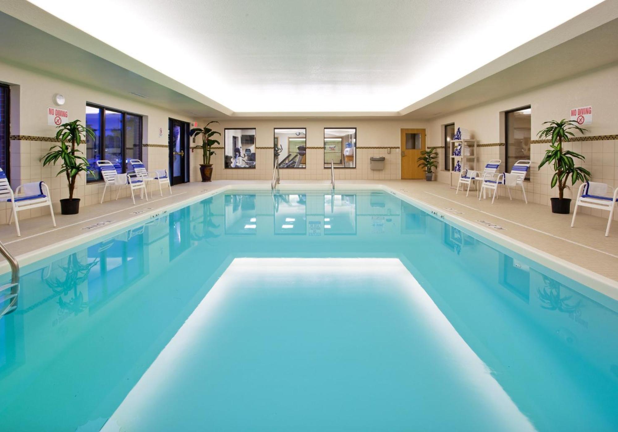 Holiday Inn Express Hotel & Suites Detroit-Utica By Ihg Dış mekan fotoğraf