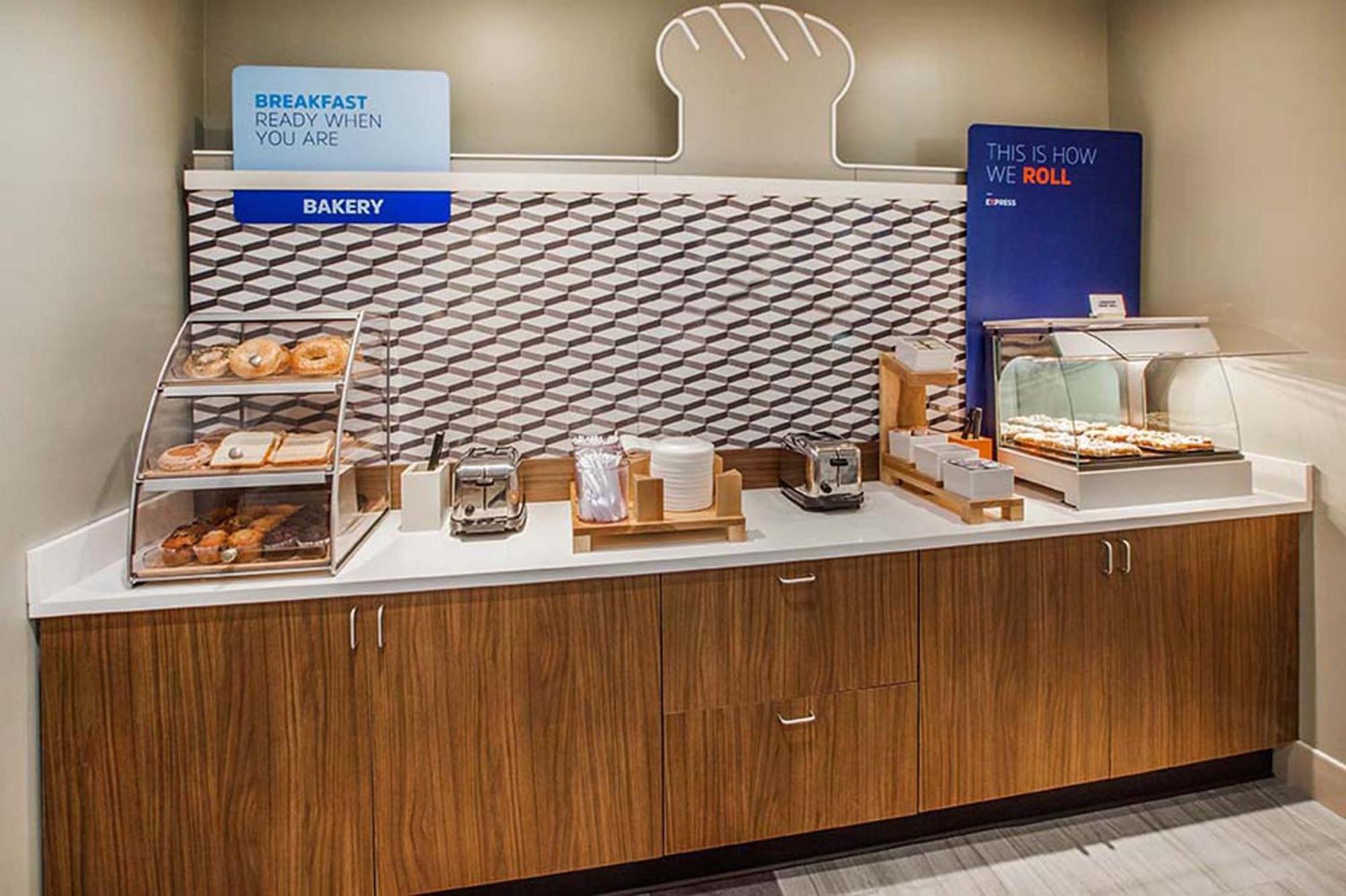 Holiday Inn Express Hotel & Suites Detroit-Utica By Ihg Dış mekan fotoğraf
