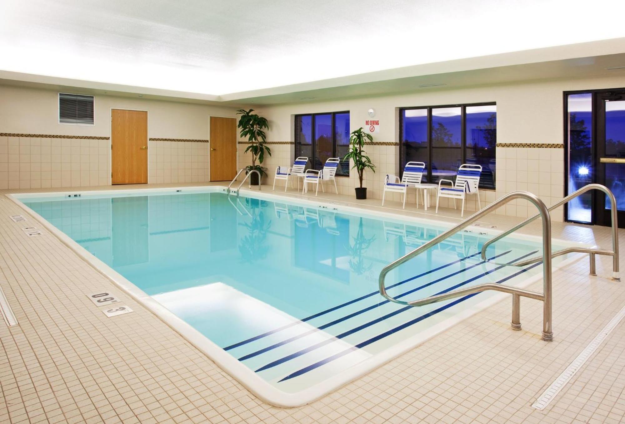 Holiday Inn Express Hotel & Suites Detroit-Utica By Ihg Dış mekan fotoğraf