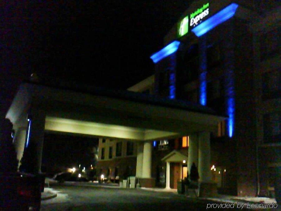 Holiday Inn Express Hotel & Suites Detroit-Utica By Ihg Dış mekan fotoğraf