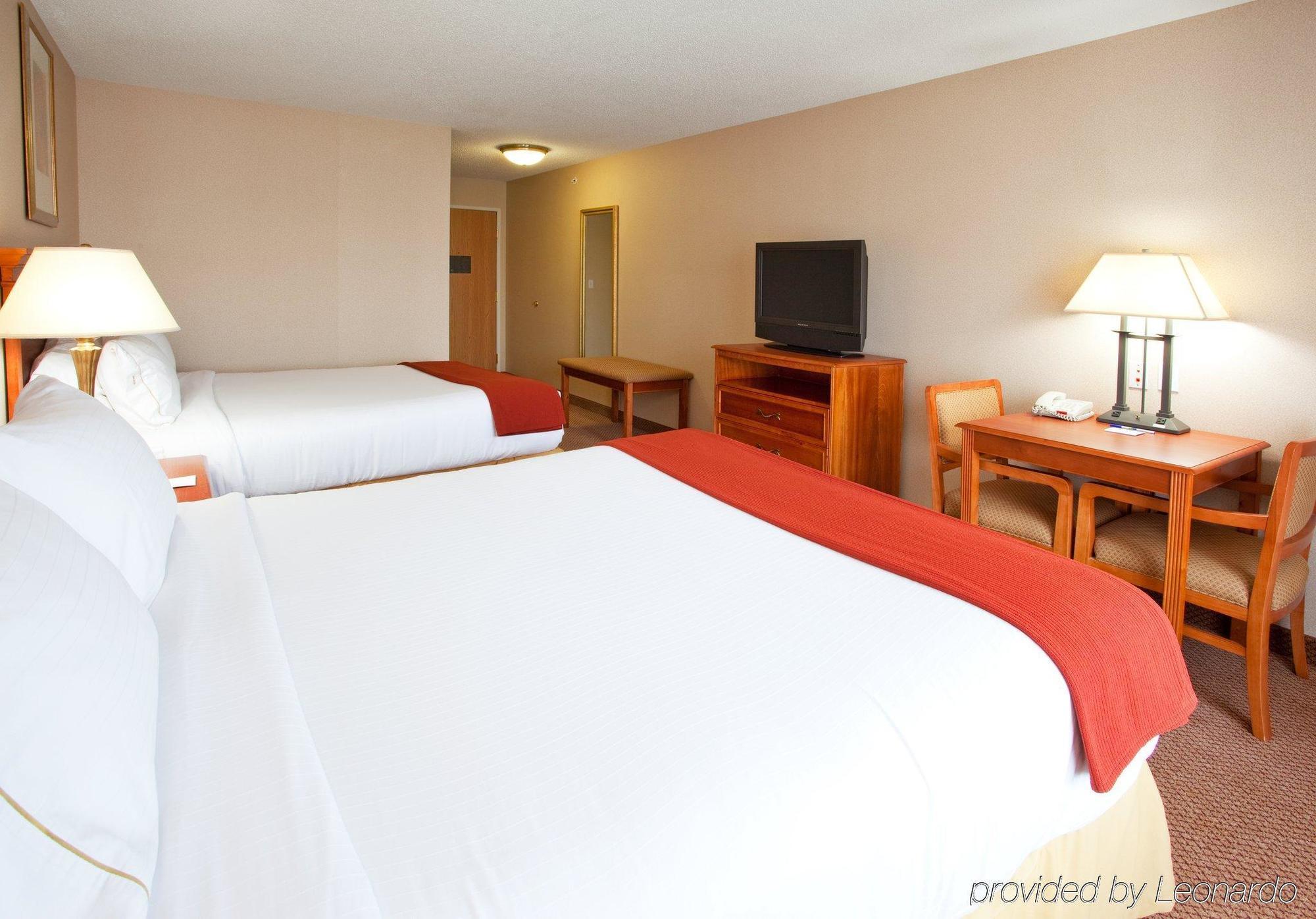 Holiday Inn Express Hotel & Suites Detroit-Utica By Ihg Dış mekan fotoğraf