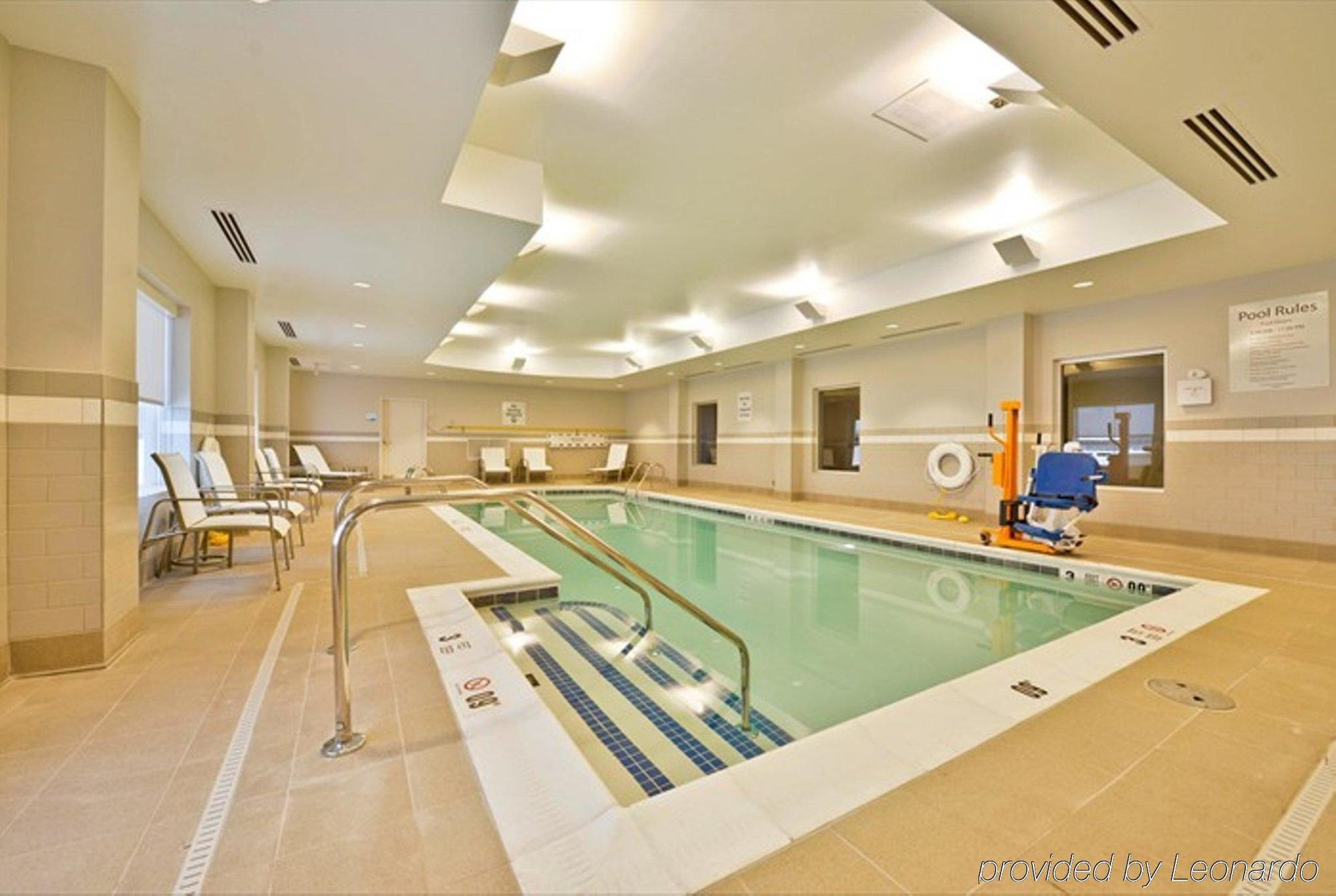 Holiday Inn Express Hotel & Suites Detroit-Utica By Ihg Dış mekan fotoğraf