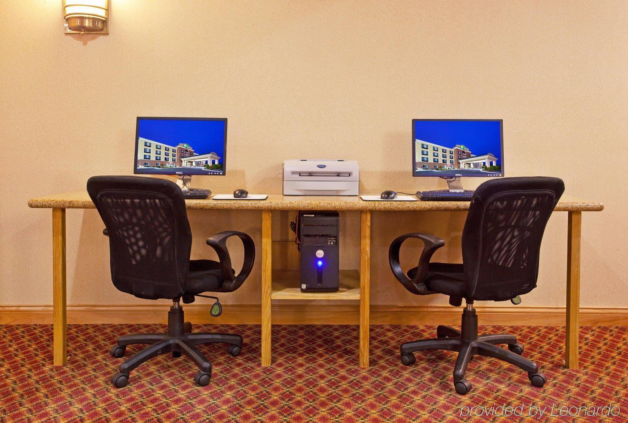 Holiday Inn Express Hotel & Suites Detroit-Utica By Ihg Konforlar fotoğraf